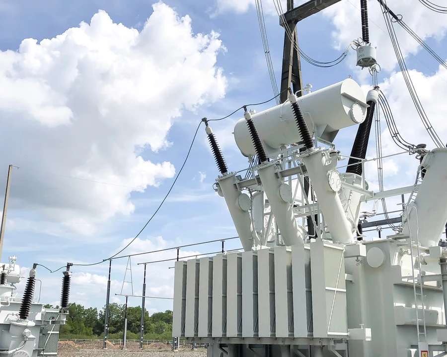 Distribution equipment for a connected grid